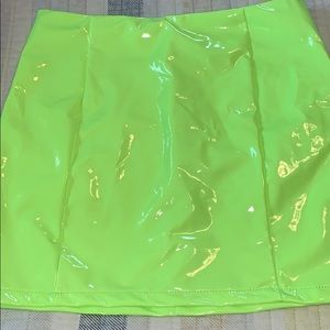 Never worn: fashionable mini skirt